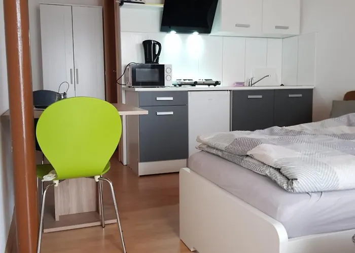 Monteurdoppelzimmer Mit Kueche, Bad * Гайслинген-ан-дер-Штайге