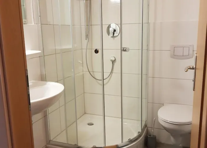 Апартаменты Monteurdoppelzimmer Mit Kueche, Bad Гайслинген-ан-дер-Штайге